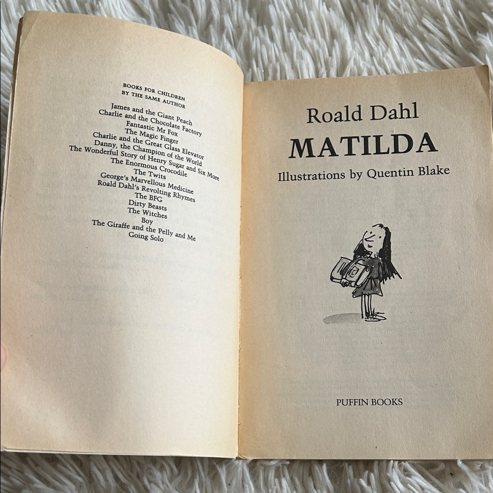 Matilda story by Roald Dahl - Yellow and Red - Picture 7 of 9